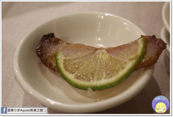 晶悅軒粵菜餐廳：[食記]►桃園粵菜餐廳推薦◄晶悅軒新派粵菜料理/金牌吊燒雞/脆皮六兩金/稻香西施牛/南洋咖哩軟蟹、每桌出示本文可加贈冰心綠豆糕一份