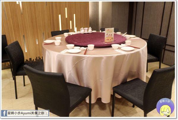 晶悅軒粵菜餐廳：[食記]►桃園粵菜餐廳推薦◄晶悅軒新派粵菜料理/金牌吊燒雞/脆皮六兩金/稻香西施牛/南洋咖哩軟蟹、每桌出示本文可加贈冰心綠豆糕一份