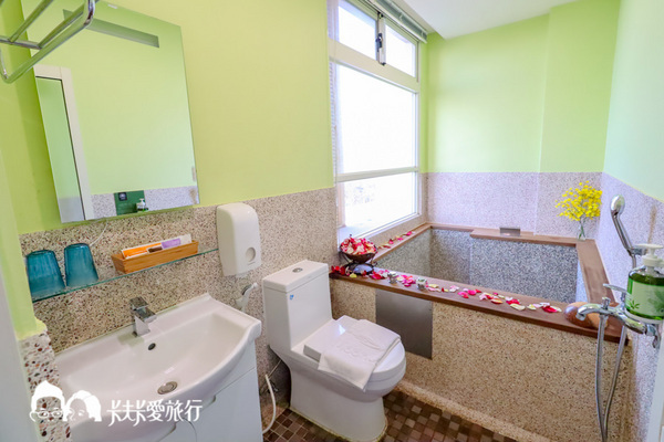 星月文旅:台中民宿-星月文旅|麗寶樂園旁坐擁台中夜景享受湯屋泡澡樂趣近花博園區