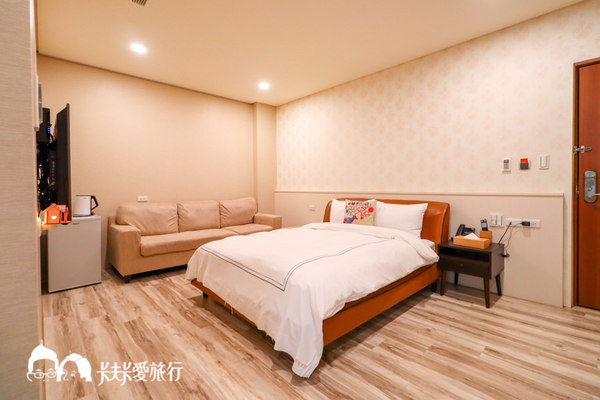 星月文旅:台中民宿-星月文旅|麗寶樂園旁坐擁台中夜景享受湯屋泡澡樂趣近花博園區