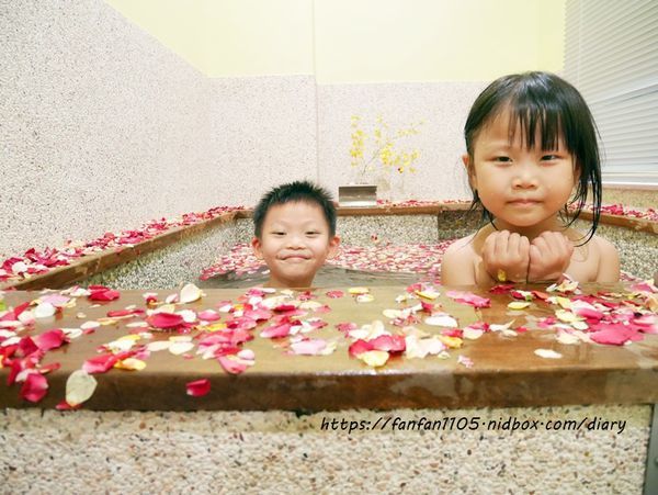 【台中住宿】星月文旅 #台中親子住宿 #星月大地 #玩水 #泡湯 #餵魚 #夕陽 #夜景 #IG打卡熱點 (39).JPG