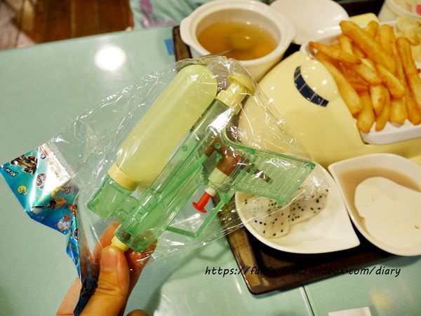 【台中住宿】星月文旅 #台中親子住宿 #星月大地 #玩水 #泡湯 #餵魚 #夕陽 #夜景 #IG打卡熱點 (32).JPG