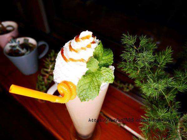 【台中住宿】星月文旅 #台中親子住宿 #星月大地 #玩水 #泡湯 #餵魚 #夕陽 #夜景 #IG打卡熱點 (20).JPG