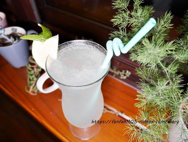 【台中住宿】星月文旅 #台中親子住宿 #星月大地 #玩水 #泡湯 #餵魚 #夕陽 #夜景 #IG打卡熱點 (29).JPG