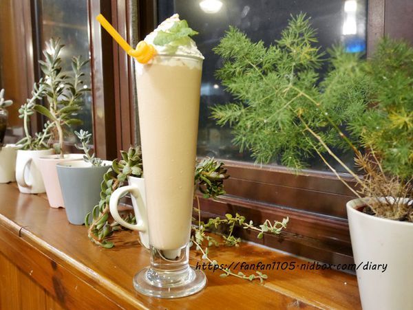 【台中住宿】星月文旅 #台中親子住宿 #星月大地 #玩水 #泡湯 #餵魚 #夕陽 #夜景 #IG打卡熱點 (21).JPG