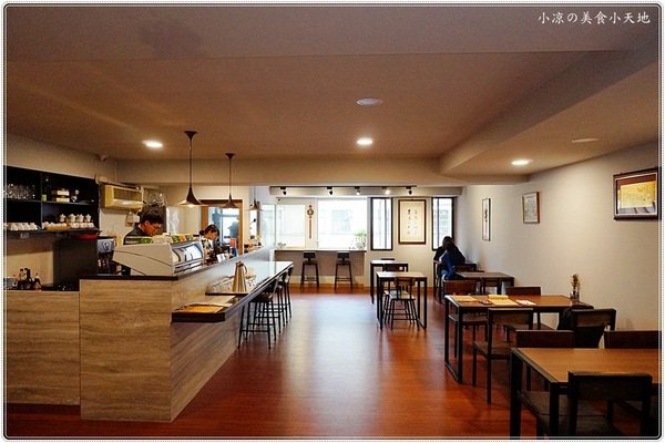 篆香小樓:台中豐原』篆香小樓║大樓裡隱藏版復古咖啡館!自家烘焙手沖咖啡+手作蛋糕,美好的下午茶~