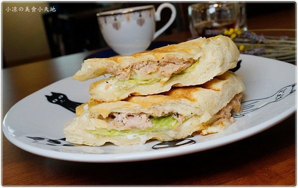 篆香小樓:台中豐原』篆香小樓║大樓裡隱藏版復古咖啡館!自家烘焙手沖咖啡+手作蛋糕,美好的下午茶~