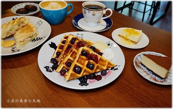 篆香小樓:台中豐原』篆香小樓║大樓裡隱藏版復古咖啡館!自家烘焙手沖咖啡+手作蛋糕,美好的下午茶~