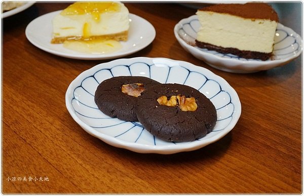 篆香小樓:台中豐原』篆香小樓║大樓裡隱藏版復古咖啡館!自家烘焙手沖咖啡+手作蛋糕,美好的下午茶~