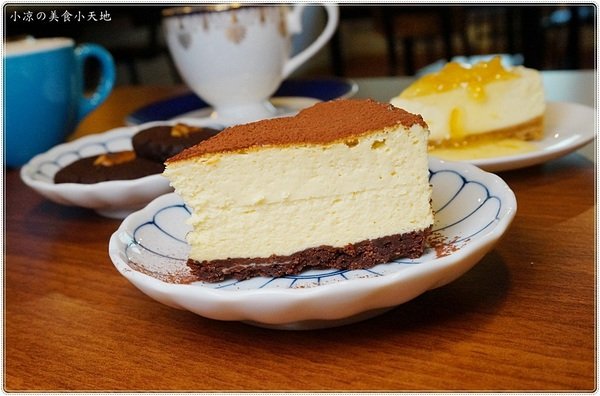 篆香小樓:台中豐原』篆香小樓║大樓裡隱藏版復古咖啡館!自家烘焙手沖咖啡+手作蛋糕,美好的下午茶~