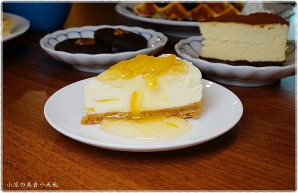 篆香小樓:台中豐原』篆香小樓║大樓裡隱藏版復古咖啡館!自家烘焙手沖咖啡+手作蛋糕,美好的下午茶~