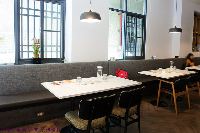 台南北區【小圈子早午餐】透亮清幽質感空間.平價早午餐澎派食.莓果舒芙蕾午茶味│台南早午餐│台南下午茶│義式料理 - Fresa芙芮莎♥莎旅憶食