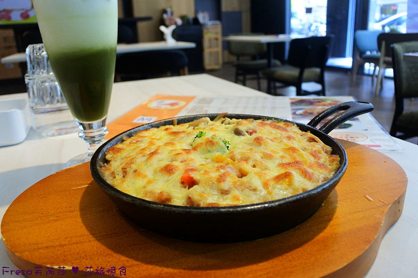 台南北區【小圈子早午餐】透亮清幽質感空間.平價早午餐澎派食.莓果舒芙蕾午茶味│台南早午餐│台南下午茶│義式料理 - Fresa芙芮莎♥莎旅憶食