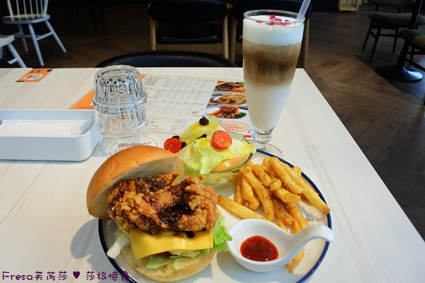 台南北區【小圈子早午餐】透亮清幽質感空間.平價早午餐澎派食.莓果舒芙蕾午茶味│台南早午餐│台南下午茶│義式料理 - Fresa芙芮莎♥莎旅憶食