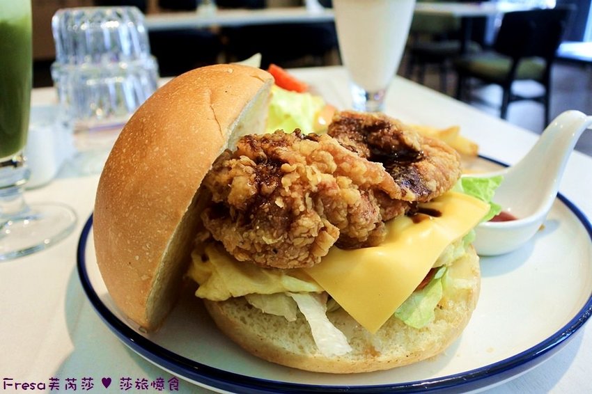 台南北區【小圈子早午餐】透亮清幽質感空間.平價早午餐澎派食.莓果舒芙蕾午茶味│台南早午餐│台南下午茶│義式料理 - Fresa芙芮莎♥莎旅憶食