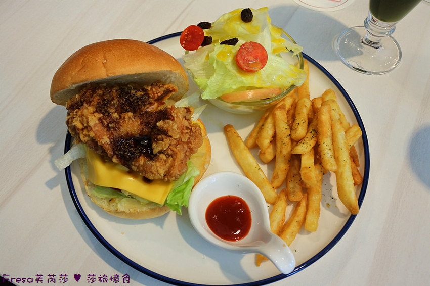 台南北區【小圈子早午餐】透亮清幽質感空間.平價早午餐澎派食.莓果舒芙蕾午茶味│台南早午餐│台南下午茶│義式料理 - Fresa芙芮莎♥莎旅憶食