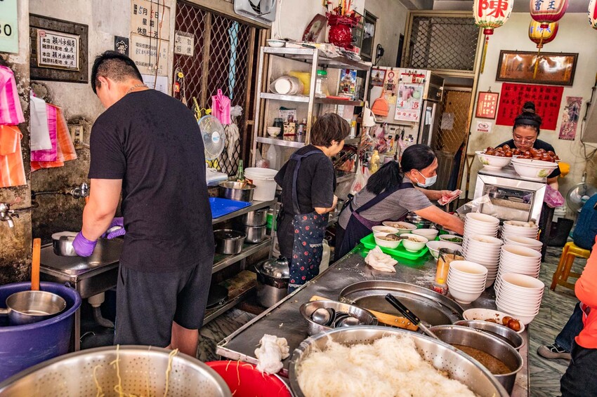 台南市中西區穎川水餃店|銅板價就能吃飽!超佛心一顆3元水餃,酸辣湯、乾麵也只要25元
