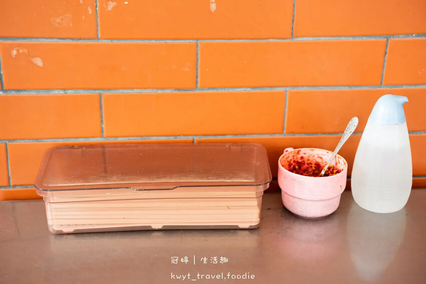 台南中西區小吃美食_穎川水餃店,3元水餃太晚來吃不到!高麗菜 台南中西區小吃美食_穎川水餃店,3元水餃太晚來吃不到!高麗菜