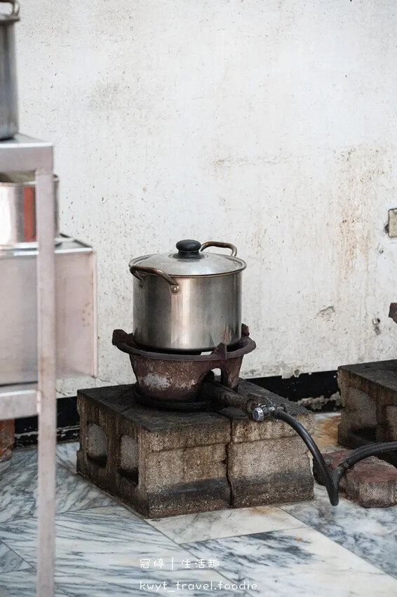 台南中西區小吃美食_穎川水餃店,3元水餃太晚來吃不到!高麗菜 台南中西區小吃美食_穎川水餃店,3元水餃太晚來吃不到!高麗菜