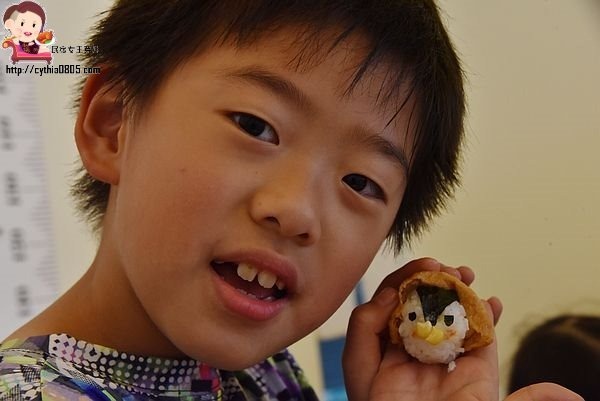 桃園區美食-啊雜 AAAzakka-可愛企鵝柴犬壽司餐盒好吸晴，兔兔P助捨不得吃，一起來野餐吧! @民宿女王芽月-美食.旅遊.全台趴趴走