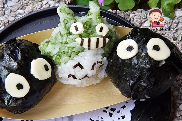 桃園區美食-啊雜 AAAzakka-可愛企鵝柴犬壽司餐盒好吸晴，兔兔P助捨不得吃，一起來野餐吧! @民宿女王芽月-美食.旅遊.全台趴趴走