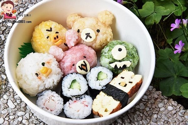 桃園區美食-啊雜 AAAzakka-可愛企鵝柴犬壽司餐盒好吸晴，兔兔P助捨不得吃，一起來野餐吧! @民宿女王芽月-美食.旅遊.全台趴趴走