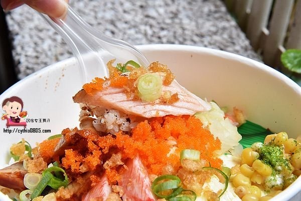 桃園區美食-啊雜 AAAzakka-可愛企鵝柴犬壽司餐盒好吸晴，兔兔P助捨不得吃，一起來野餐吧! @民宿女王芽月-美食.旅遊.全台趴趴走