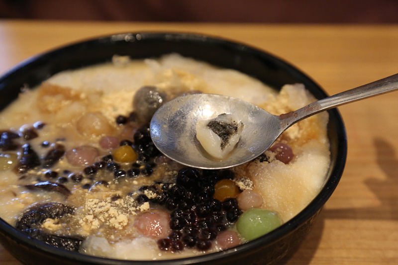 [台南]東區 冬天紅豆湯燒仙草 夏天包心粉圓冰推薦 東區焦糖煉乳包心粉圓-崇善總店