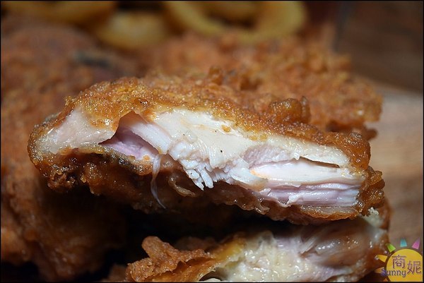 蘋果手雞炸雞專門家:台中獨家蘋果手雞。獨門醃料與外裹粉乾淨新鮮一吃成主顧