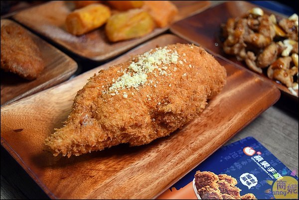 蘋果手雞炸雞專門家:台中獨家蘋果手雞。獨門醃料與外裹粉乾淨新鮮一吃成主顧