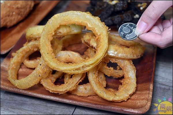 蘋果手雞炸雞專門家:台中獨家蘋果手雞。獨門醃料與外裹粉乾淨新鮮一吃成主顧