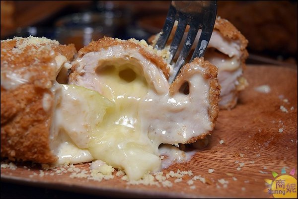 蘋果手雞炸雞專門家:台中獨家蘋果手雞。獨門醃料與外裹粉乾淨新鮮一吃成主顧