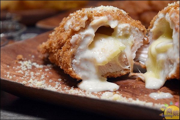 蘋果手雞炸雞專門家:台中獨家蘋果手雞。獨門醃料與外裹粉乾淨新鮮一吃成主顧