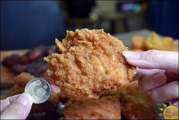 蘋果手雞炸雞專門家:台中獨家蘋果手雞。獨門醃料與外裹粉乾淨新鮮一吃成主顧
