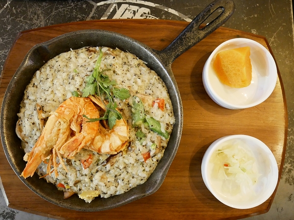lala kitchen(交大店):LaLa Kitchen新美式餐廳(交大店)-交通大學內的美式餐廳 一大面書牆超有特色 餐點選擇多 味覺視覺兼具 聚餐約會首選