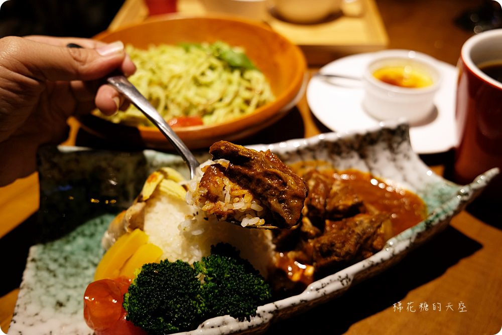民歌西餐廳重現！凱度咖啡音樂餐館大吃帝王蟹火鍋還能聽好歌～