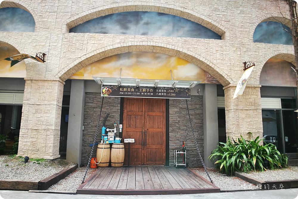 民歌西餐廳重現！凱度咖啡音樂餐館大吃帝王蟹火鍋還能聽好歌～
