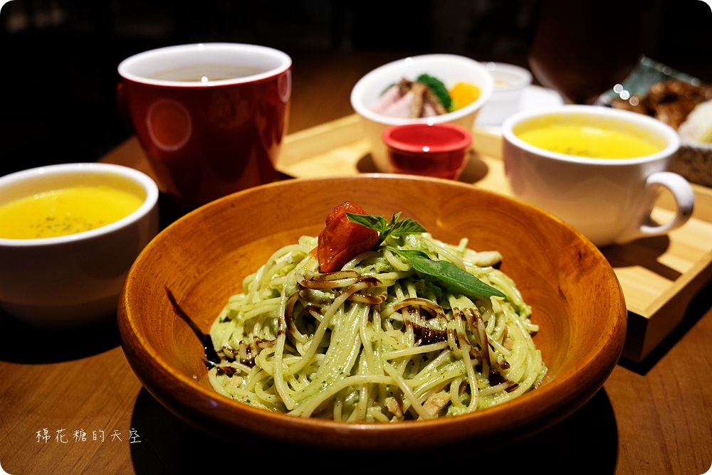 民歌西餐廳重現！凱度咖啡音樂餐館大吃帝王蟹火鍋還能聽好歌～
