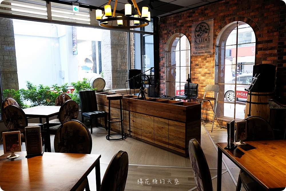 民歌西餐廳重現！凱度咖啡音樂餐館大吃帝王蟹火鍋還能聽好歌～