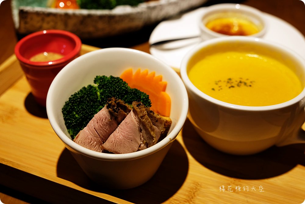 民歌西餐廳重現！凱度咖啡音樂餐館大吃帝王蟹火鍋還能聽好歌～