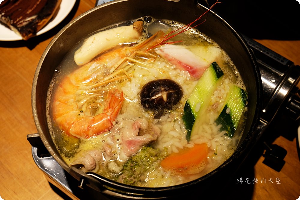 民歌西餐廳重現！凱度咖啡音樂餐館大吃帝王蟹火鍋還能聽好歌～