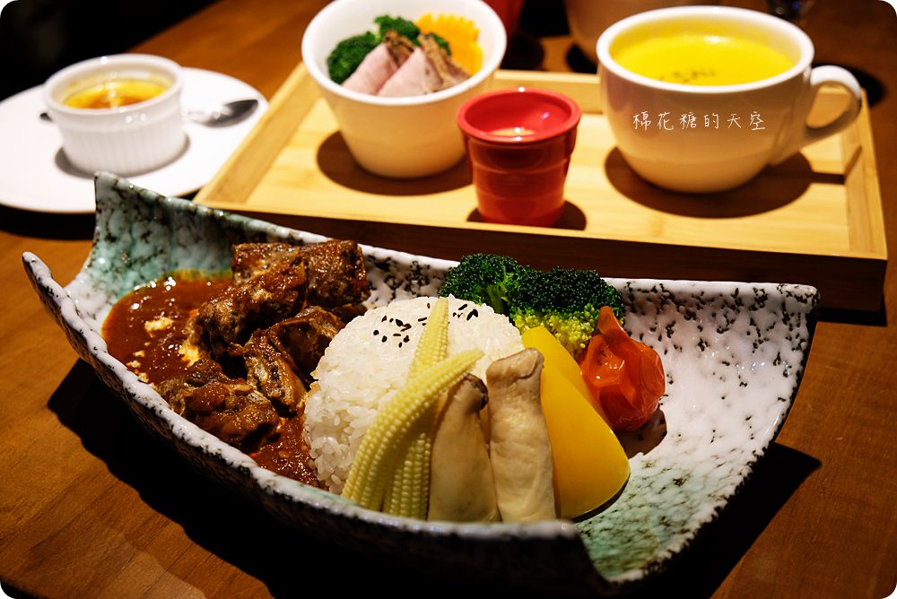 民歌西餐廳重現！凱度咖啡音樂餐館大吃帝王蟹火鍋還能聽好歌～