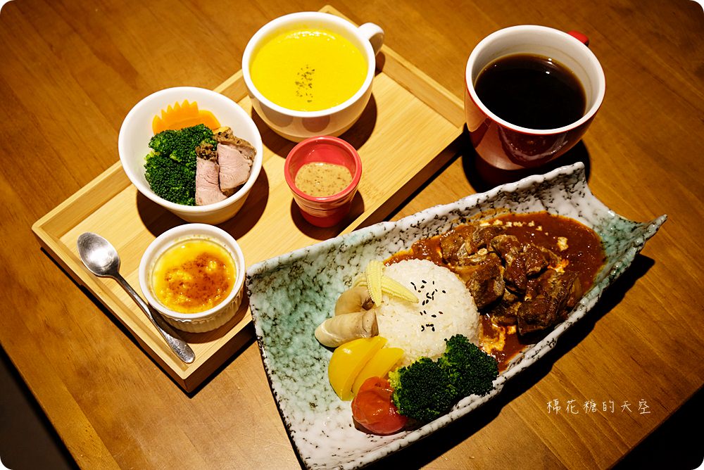 民歌西餐廳重現！凱度咖啡音樂餐館大吃帝王蟹火鍋還能聽好歌～