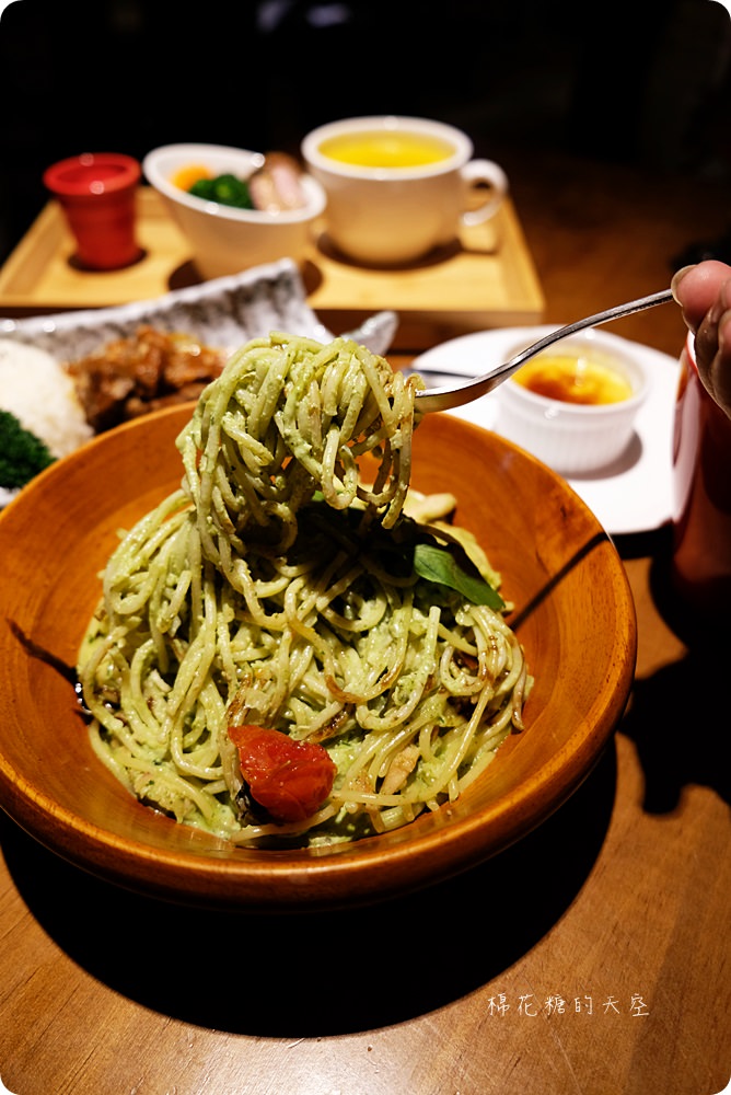 民歌西餐廳重現！凱度咖啡音樂餐館大吃帝王蟹火鍋還能聽好歌～