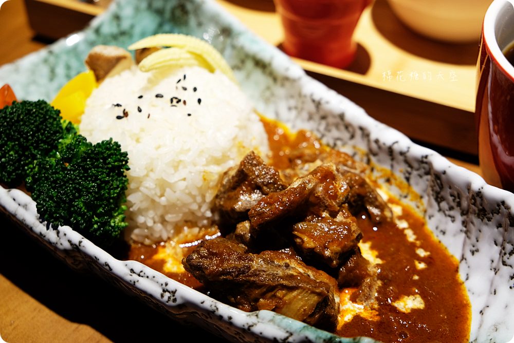 民歌西餐廳重現！凱度咖啡音樂餐館大吃帝王蟹火鍋還能聽好歌～