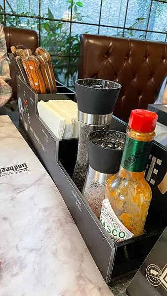 台中北屯牛排吃到飽！TGB很牛炭燒牛排崇德旗艦店，大推濕式熟成牛排。