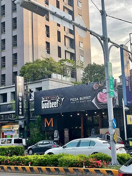 台中北屯牛排吃到飽！TGB很牛炭燒牛排崇德旗艦店，大推濕式熟成牛排。