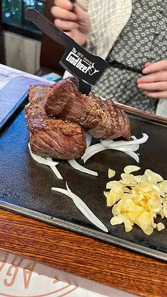 台中北屯牛排吃到飽！TGB很牛炭燒牛排崇德旗艦店，大推濕式熟成牛排。