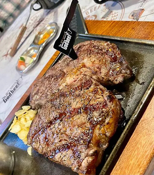 台中北屯牛排吃到飽！TGB很牛炭燒牛排崇德旗艦店，大推濕式熟成牛排。