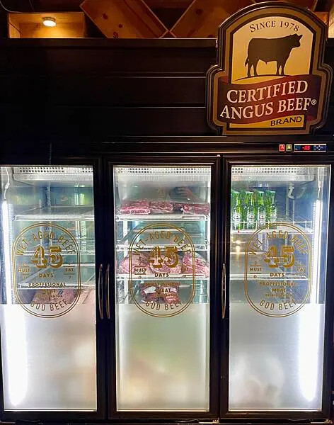 台中北屯牛排吃到飽！TGB很牛炭燒牛排崇德旗艦店，大推濕式熟成牛排。